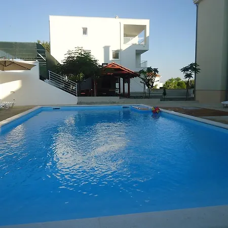 Apartment Mirela *