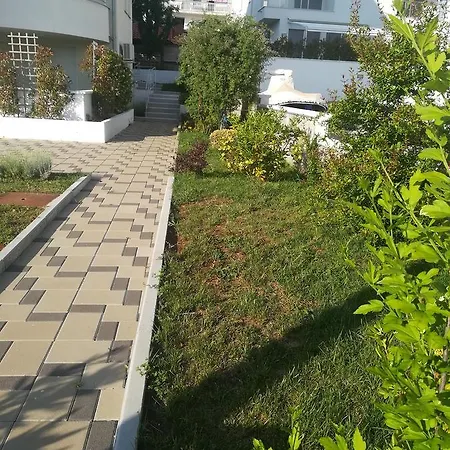 Mirela Apartment *