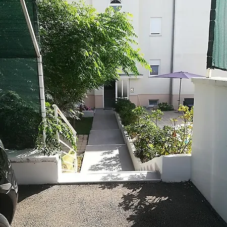 Apartment Mirela Petrcane
