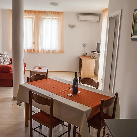 Mirela Apartment *