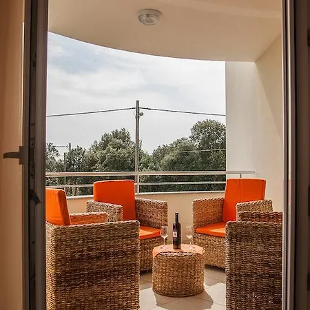 Apartment Mirela *